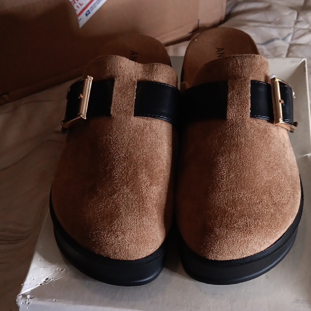 Anne Klein Womens Tan Suede Loafers with Black Strap